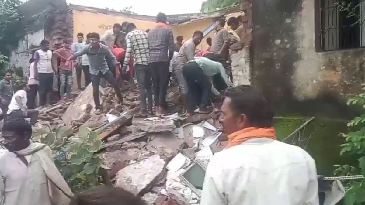 बड़ा हादसा! स्कूल की छत गिरने से 4 बच्चों की मौके पर मौत, कई दबे