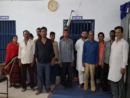 दुर्ग में पकड़ाए 13 सटोरिए, 1 महिला भी शामिल:दो जगहों पर दबिश देकर पुलिस ने पकड़ा, सट्टा-पट्टी और नगद बरामद