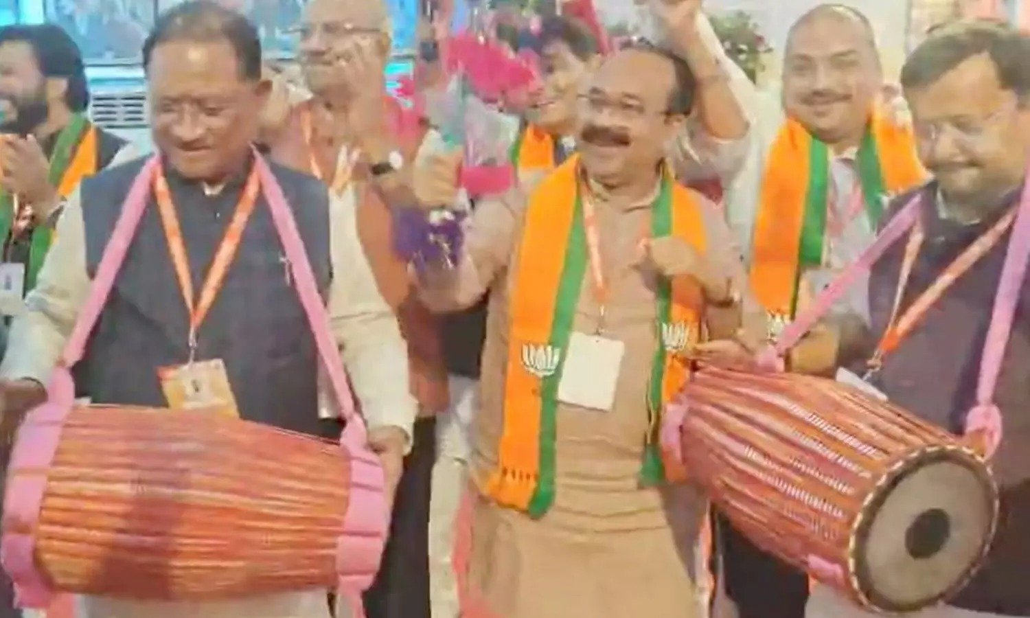 बीजेपी प्रशिक्षण शिविर: मैनपाट में मांदर की थाप, सीएम साय और नबीन के साथ छत्तीसगढ़ी लोकगीतों पर थिरके सांसद-विधायक