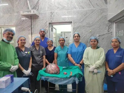 बिलासपुर CIMS में महिला के पेट से निकाला गया 10.66 किलो का ट्यूमर, 9 डॉक्टरों ने ढाई घंटे में किया सफल ऑपरेशन
