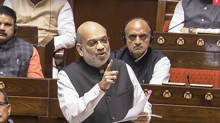 Amit Shah in Rajyasabha : अमित शाह के आते ही विपक्षी सांसदों ने की मोदी को बुलाने की मांग, शाह बोले- पहले मुझसे निपट लो, विपक्ष ने किया वॉकआउट
