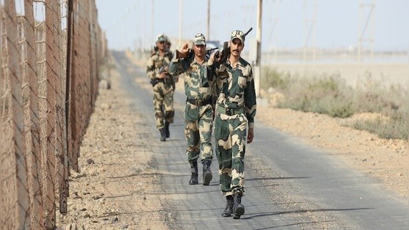 BSF Constable Recruitment 2025: 10वीं पास उम्मीदवारों के लिए सरकारी नौकरी, BSF में निकली बंपर भर्ती, ऐसे करें आवेदन