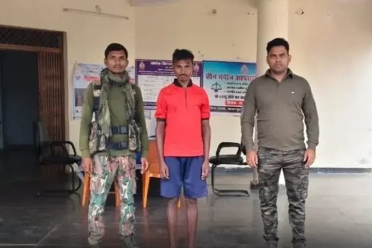 बीजापुर में नक्सलियों को झटका, जनताना सरकार का उपाध्यक्ष सुक्कू गिरफ्तार, टिफिन बम सहित विस्फोटक बरामद