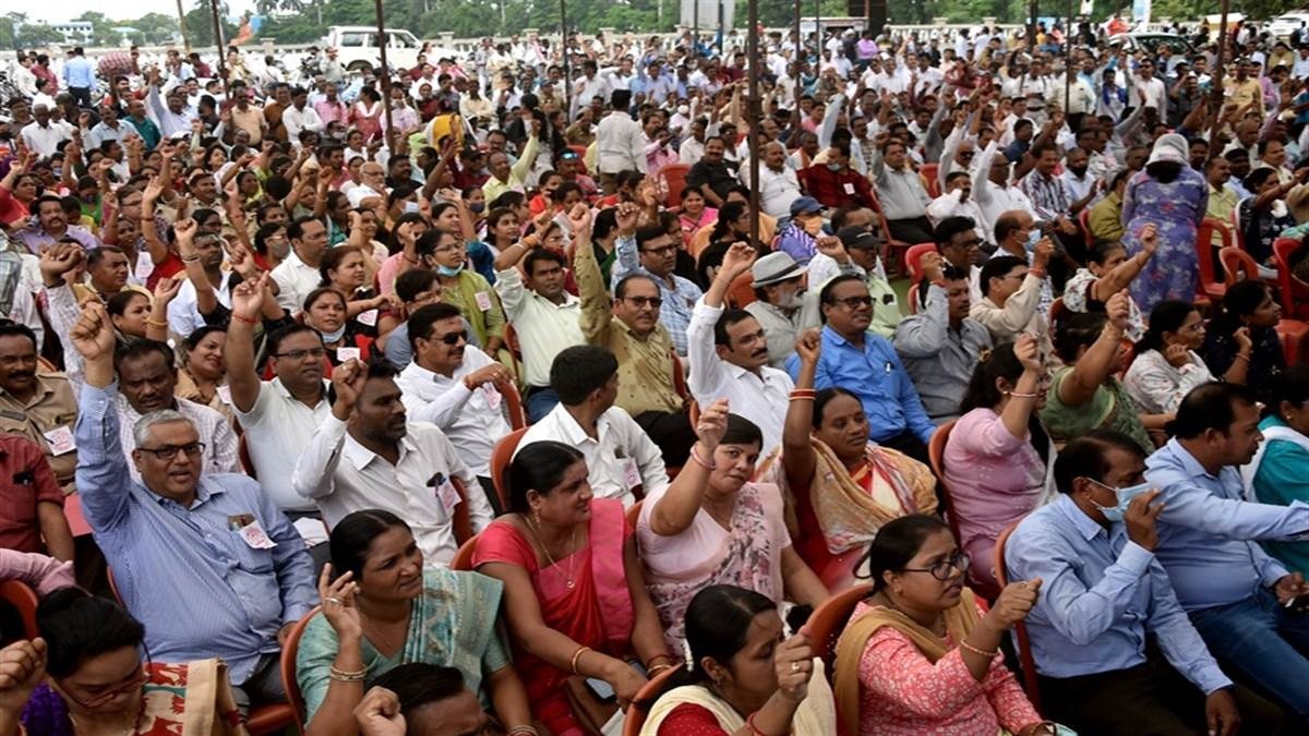 CG News : “मोदी की गारंटी लागू करो”.. 11 सूत्रीय मांगों को प्रदेश के कर्मचारी खोलेंगे मोर्चा, ब्लॉकों निकालेंगे रैली