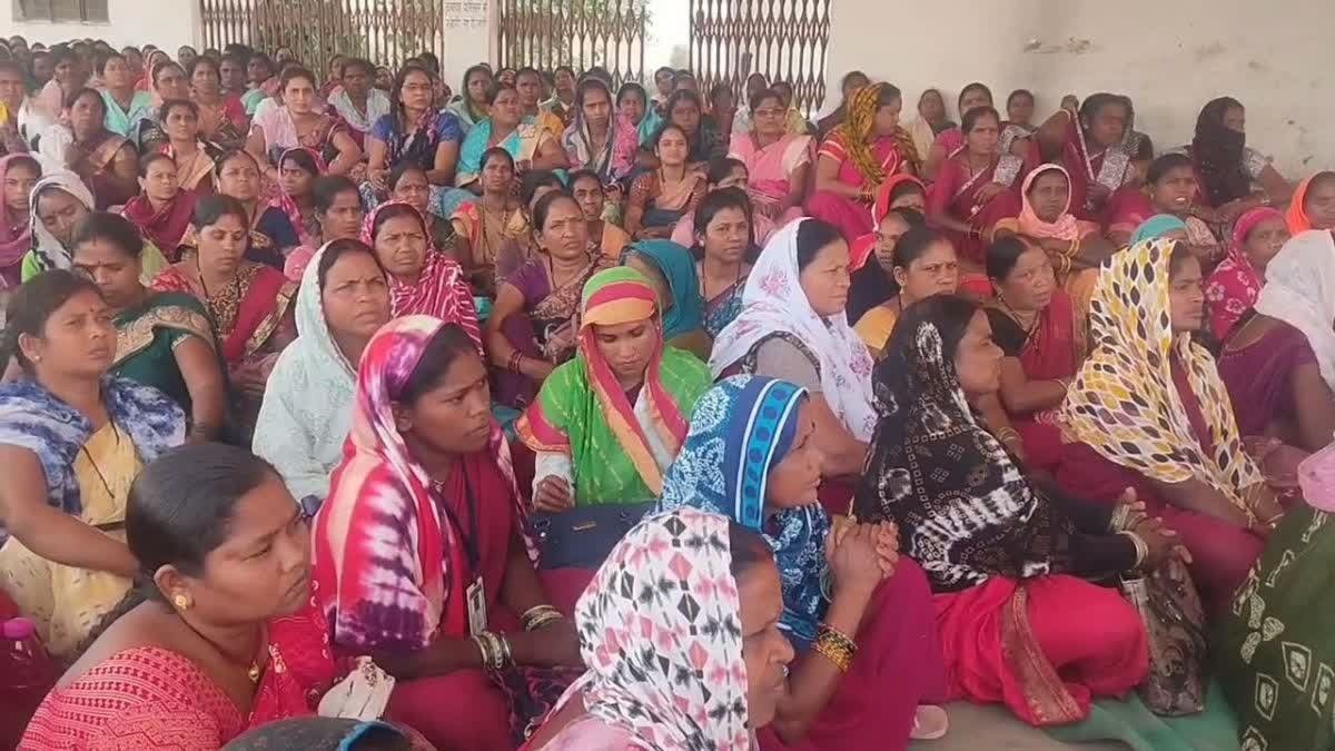 CG Mitanin Salary Hike Protest: मितानिनों का काम बंद आंदोलन शुरू, ठप होने की कगार पर प्रदेश की ग्रामीण स्वास्थ्य सेवाएं