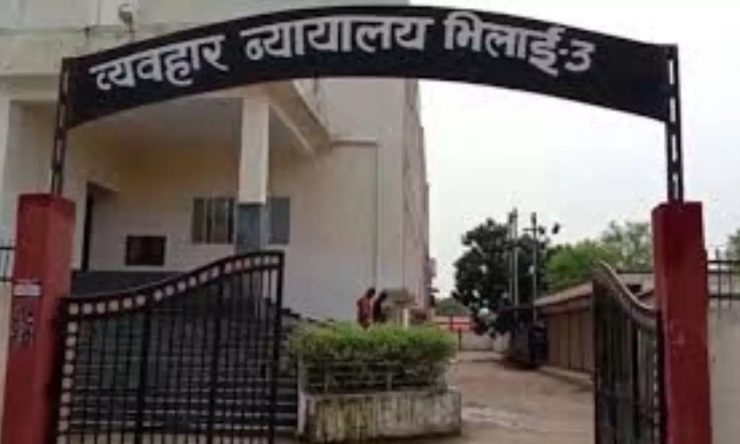 Bhilai News: कोर्ट रूम में क्लर्क ने की ख़ुदकुशी, ज्यादा काम का दबाव बना रहे थे अफसर