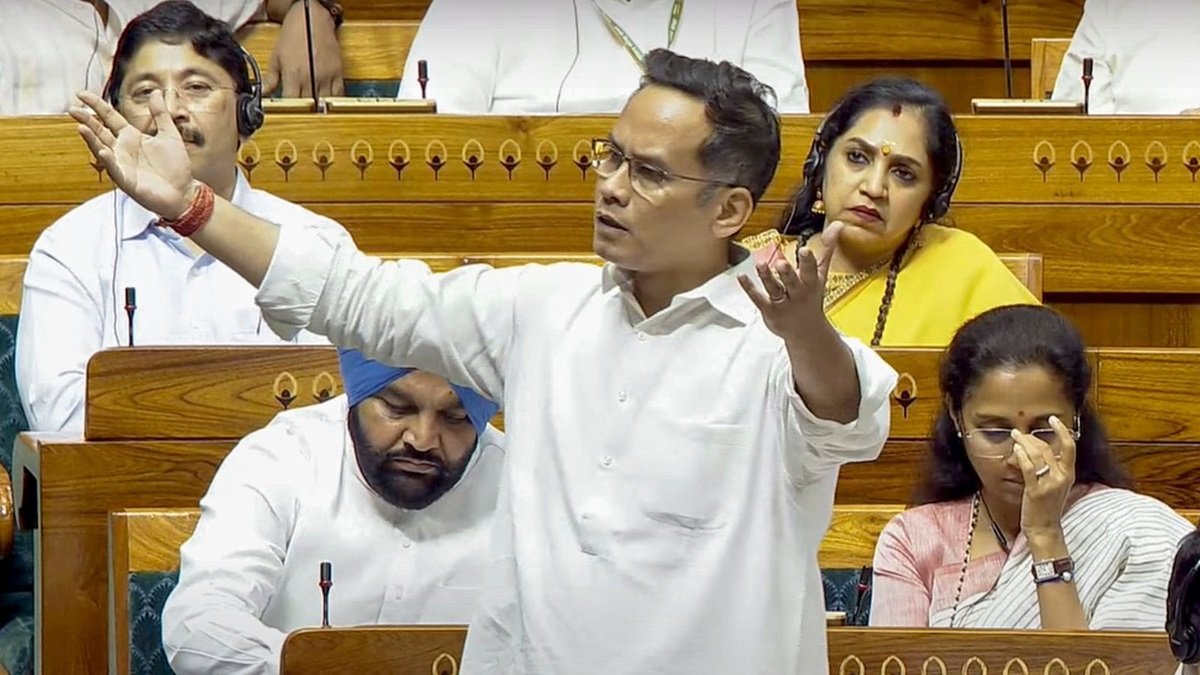 ऑपरेशन सिंदूर पर सदन में घमासान! कांग्रेस सांसद ने सरकार से पूछा- पीएम बताएं किसके सामने किया सरेंडर?