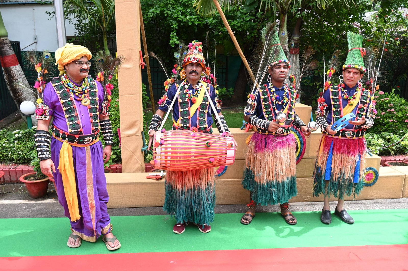 मुख्यमंत्री निवास में हरेली उत्सव, पारंपरिक लोक यंत्रों के साथ नाचा आयोजन, आदिवासी कलाकारों ने बिखेरी संस्कृति की छटा