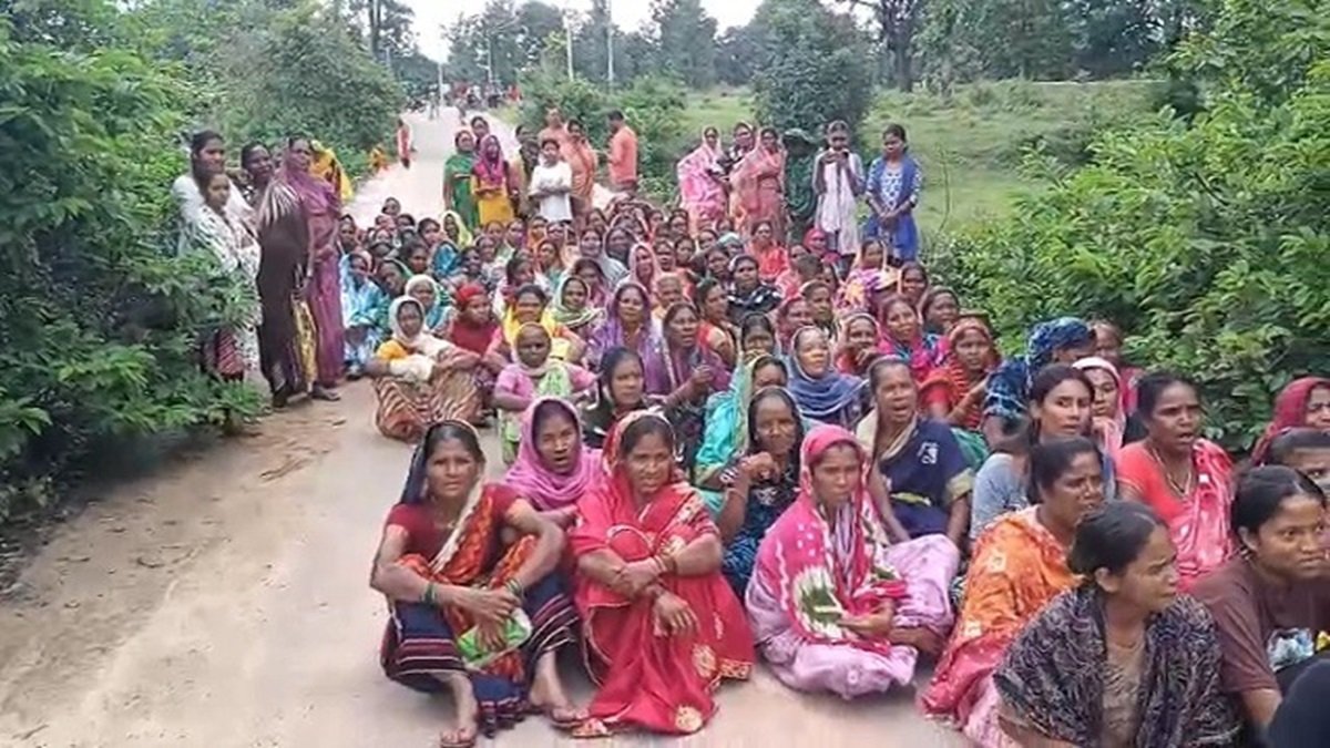 धर्मांतरित व्यक्ति का शव गांव में दफनाने से मचा हंगामा, प्रशासन ने संभाला मोर्चा, लिया ये बड़ा फैसला