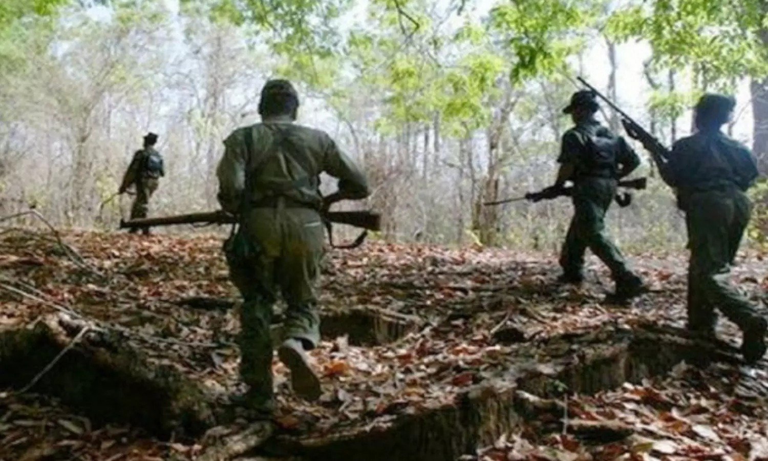 Naxal Encounter Update: अबूझमाड़ मुठभेड़ में नक्सलियों का प्लाटून कमांडर भी हुआ ढेर, 8 लाख रुपये का था इनाम