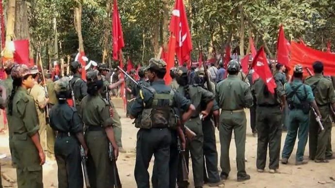 Naxalites Surrender in CG: जवानों के हौसलों के आगे टूटी नक्सलियों की कमर, एक साथ 66 माओवादियों ने किया सरेंडर, नक्सल संगठन में मची भगदड़