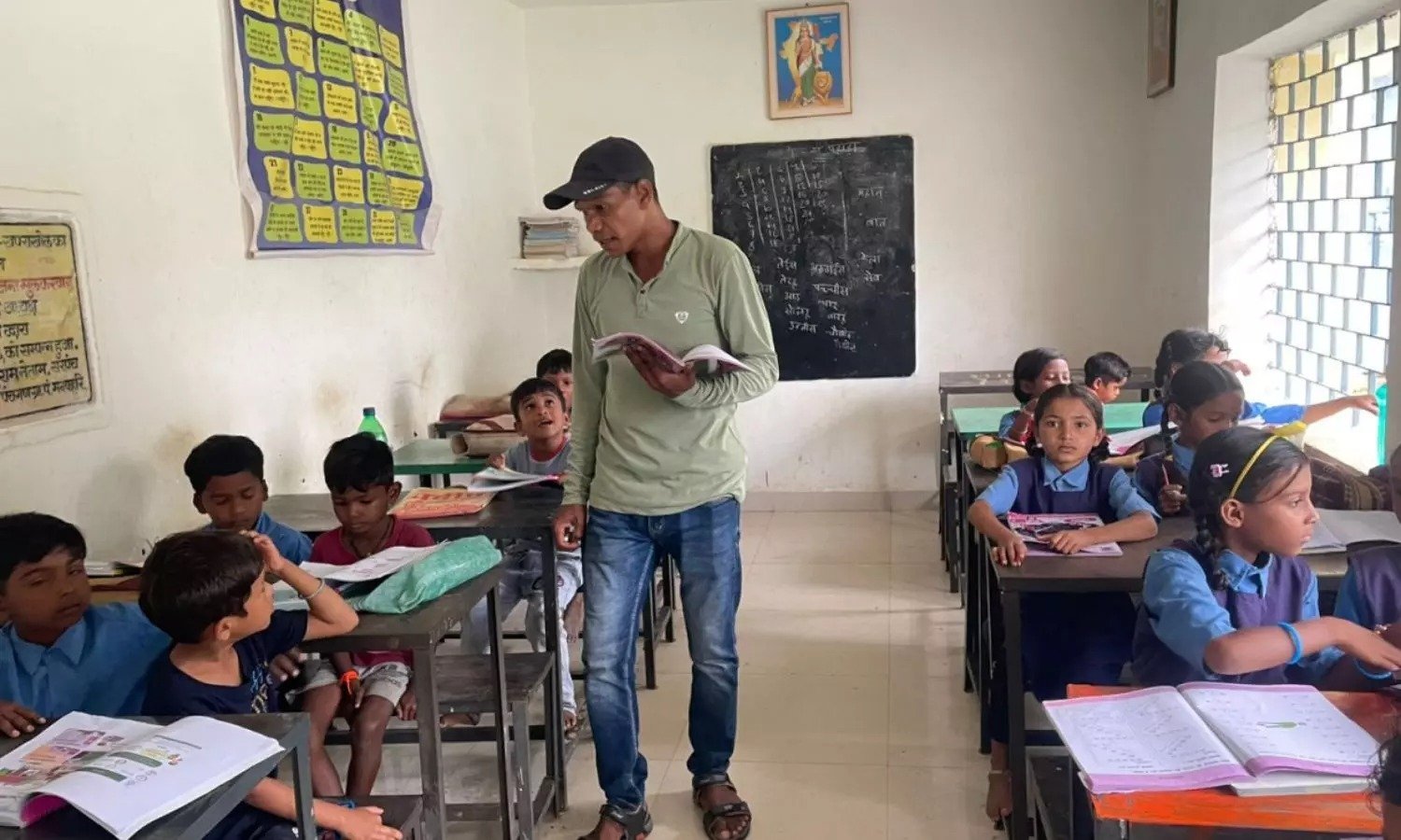 Bilaspur News: युक्तियुक्तकरण से बदली इस गांव की तस्वीर, शिक्षकविहीन स्कूल में लौटी रौनक