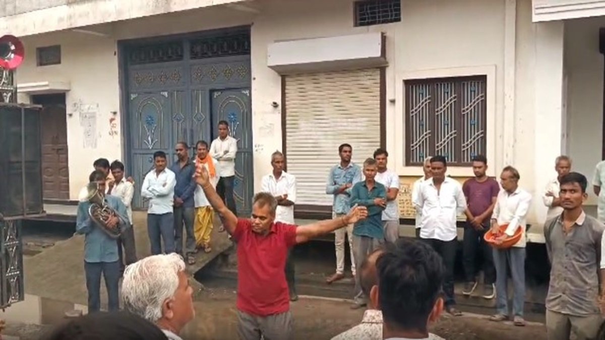 मंदसौर में अनोखी विदाई, अंतिम यात्रा में बजा डीजे, थिरके दोस्त, सोशल मीडिया पर वीडियो वायरल