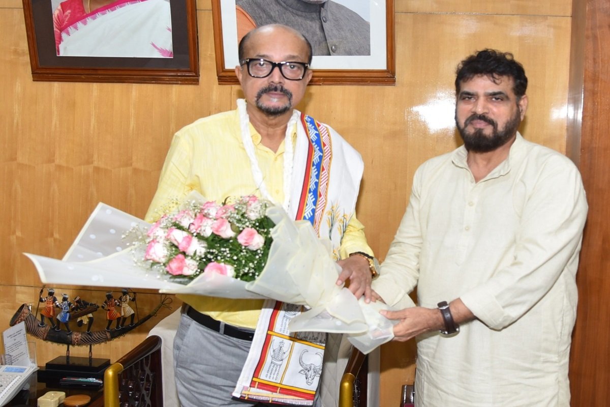 CG News : राज्यपाल रमेन डेका से मिले छत्तीसगढ़ खादी बोर्ड अध्यक्ष राकेश पाण्डेय, इन विषयों को लेकर हुई दोनों के बीच चर्चा