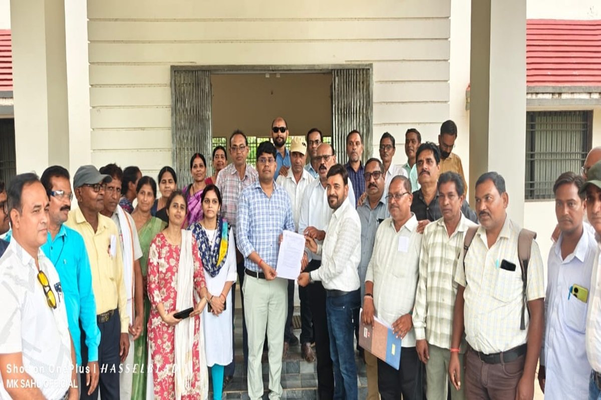 पाटन में कर्मचारी अधिकारी फेडरेशन का प्रदर्शन, मोदी की गारंटी और लंबित मांगों पर ज्ञापन सौंपा, सरकार को दिया अल्टीमेटम