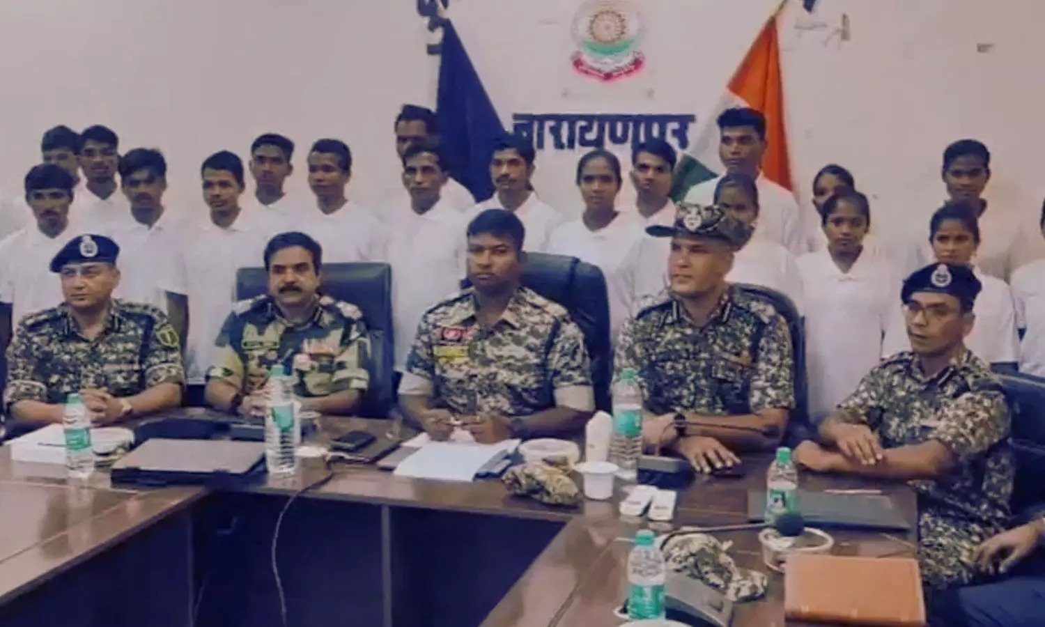 छत्तीसगढ़ में जवानों को बड़ी सफलता: 8 महिलाओं समेत 22 नक्सलियों ने किया सरेंडर, कई IED हमलों में थे शामिल