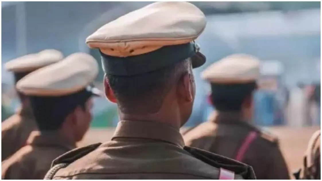 MP गजब है! कांस्टेबल को घर बैठे मिल गई 28 लाख सैलरी, 12 साल से नहीं गया ड्यूटी, पढ़िए फ्रॉड की पूरी कहानी