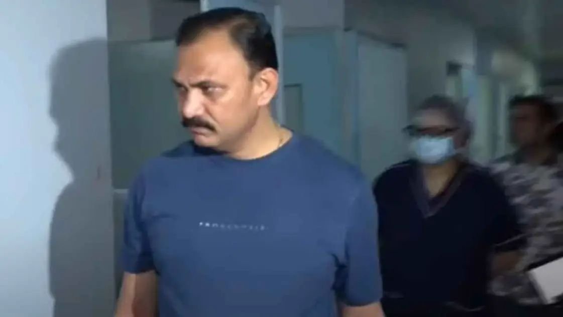 CG News: सुबह-सुबह डीकेएस अस्पताल पहुंचे स्वास्थ्य मंत्री जायसवाल, मरीज से की मुलाकात, डॉक्टरों और अधिकारियों को दिए ये अहम निर्देश