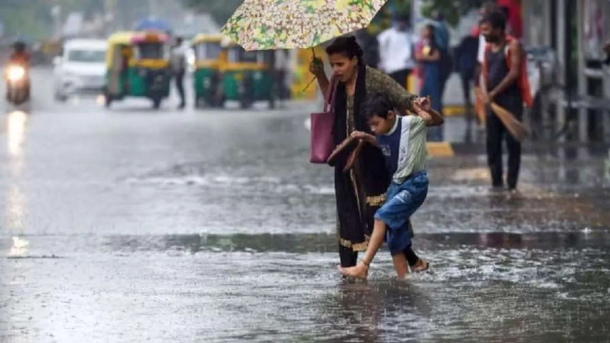 Weather Latest Update Today: बदलेगा मौसम का मिजाज! मूसलाधार बारिश की संभावना, जानें क्या कहता है आज का मौसम