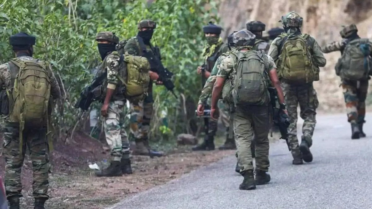 Akhal Kulgam Terrorist Encounter: अखल कुलगाम में आतंकी मुठभेड़ जारी, एक दहशतगर्द ढेर, दो जवान शहीद और 10 घायल