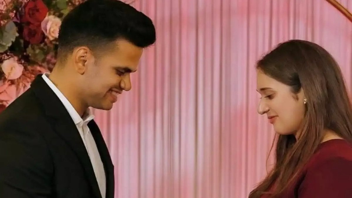 Arjun Tendulkar Engagement: सचिन तेंदुलकर के बेटे अर्जुन की सगाई, जानिए कौन हैं उनकी होने वाली दुल्हन