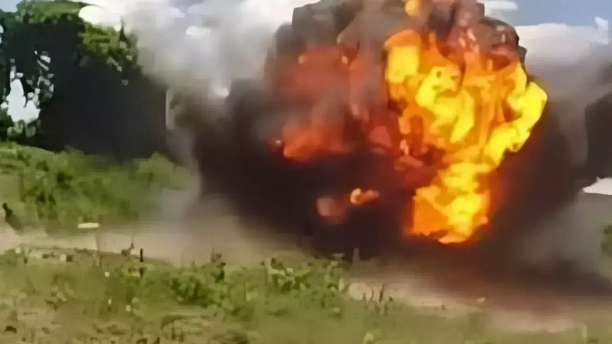Bijapur IED Blast: बीजापुर IED ब्लास्ट में एक जवान शहीद तीन घायल, नक्सल विरोधी अभियान के दौरान हुआ हादसा
