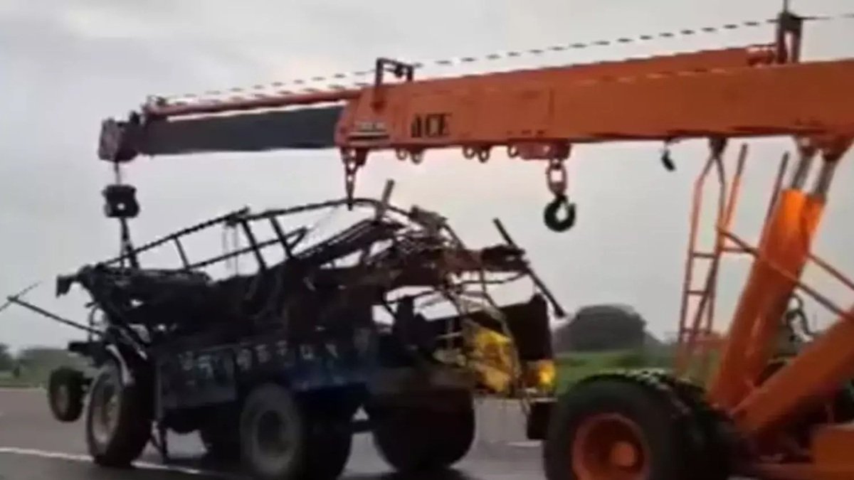Bulandshahr Road Accident : श्रद्धालुओं से भरे ट्रैक्टर को कंटेनर ने मारी टक्कर, 8 की मौत 40 से ज्यादा घायल