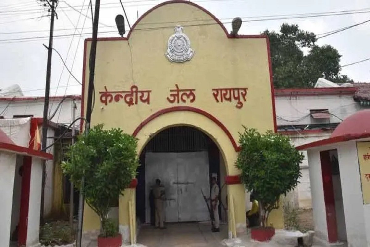 Raipur News: शोएब ढेबर पर रायपुर सेंट्रल जेल प्रबंधन का बड़ा एक्शन, इतने दिनों के लिए लगाया बैन, जानिए क्यों की गई ये कार्रवाई