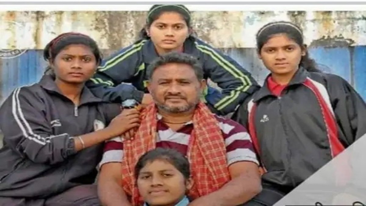 Durg Suicide News : दुर्ग में 6 बच्चों के पिता ने की आत्महत्या, कोर्ट परिसर में फांसी पर झूलता मिला शव, सब्जी बेचकर चलाता था घर