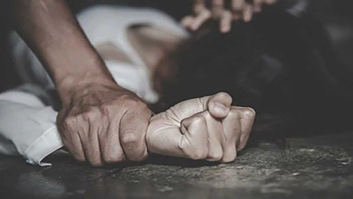UP Crime: भाभी से सेक्स कर देवर बनाता था अश्लील वीडियो, फिर करता रहा ब्लैकमेल, एक दिन सबकुछ देख लिया पति, सामने आई दरिंदगी की कहानी