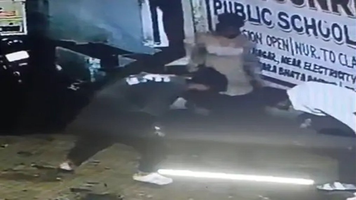 Raipur Crime News : युवक पर धारदार हथियार से जानलेवा हमला, अस्पताल में मौत..घर से घसीटकर बाहर निकाला, वीडियो वायरल