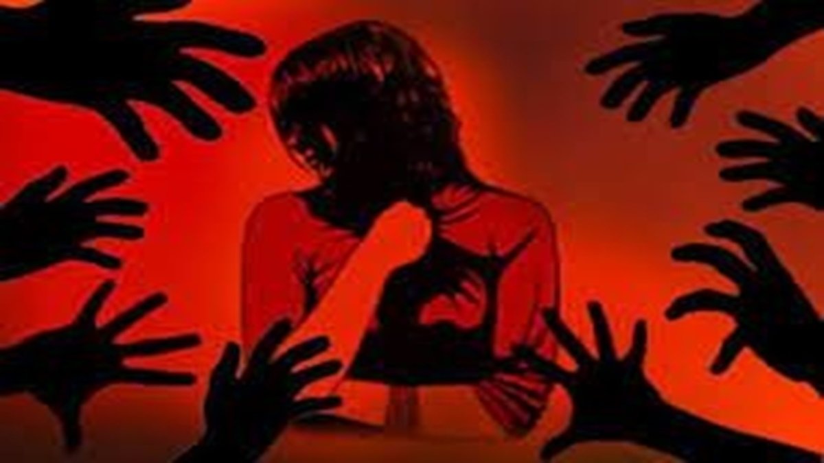 Surajpur Gangrape Case : 8वीं की छात्रा से गैंगरेप, 3 दोस्तों ने दिया वारदात को अंजाम, आरोपी फरार