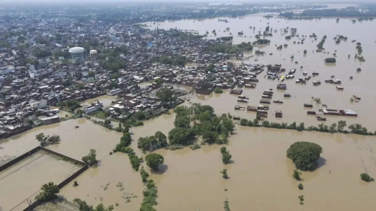 Flood Havoc: प्रदेश में बाढ़ का कहर, कई जिलों में जनजीवन अस्त-व्यस्त, मौसम विभाग ने जारी किया अलर्ट