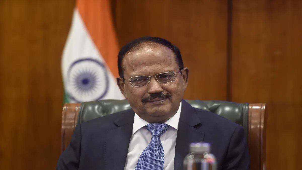 Ajit Doval Russia Visit: वहां ट्रंप की भारत को टैरिफ धमकी! यहां अजीत डोभाल पहुंचे मॉस्को, ​पुतिन से करेंगे मुलाकात