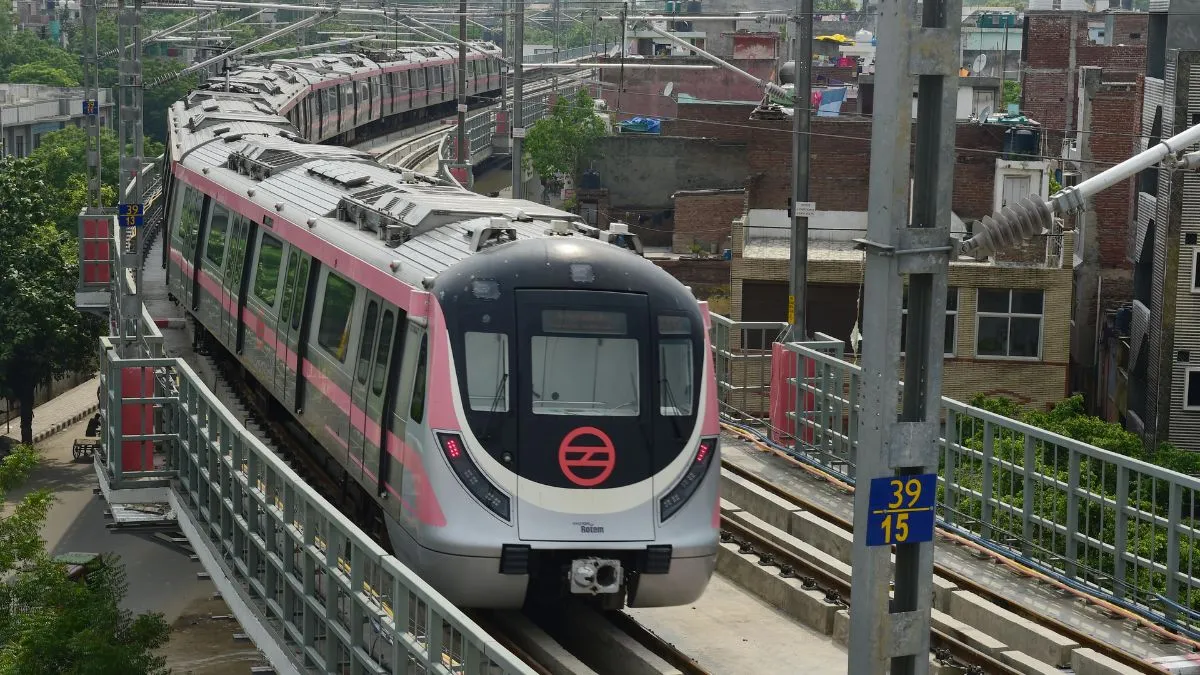Delhi Metro Fare Hiked: महंगाई का एक और झटका! दिल्ली मेट्रो ने बढ़ाया किराया, नई दरें आज से लागू