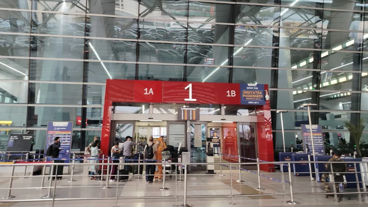Flights Delayed News: दिल्ली एयरपोर्ट पर मौसम की मार! 300 से ज्यादा फ्लाइट्स लेट, एयरलाइंस ने जारी की ये एडवाइजरी