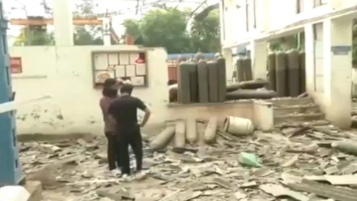 Explosion in oxygen cylinder plant: ऑक्सीजन सिलेंडर प्लांट में जोरदार धमाका, दो लोगों की मौत, कई झुलसे