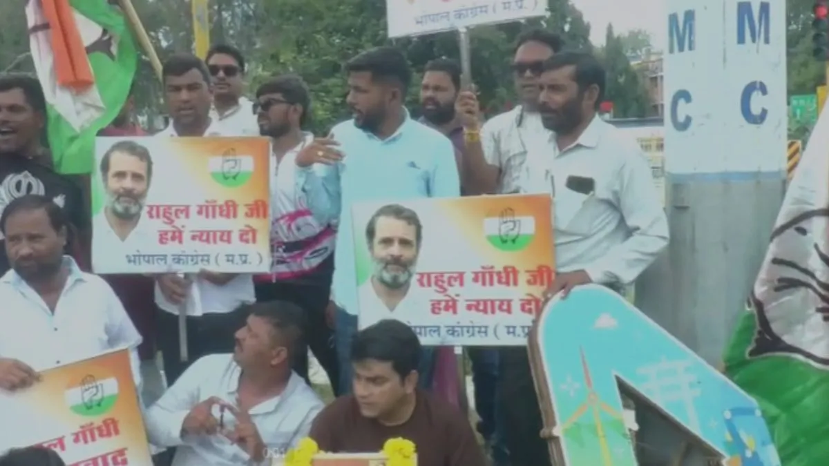 MP Congress News: MP में कांग्रेसियों का हल्ला बोल.. राहुल गांधी को लिखी खून से चिट्ठी, जानें पूरा माजरा
