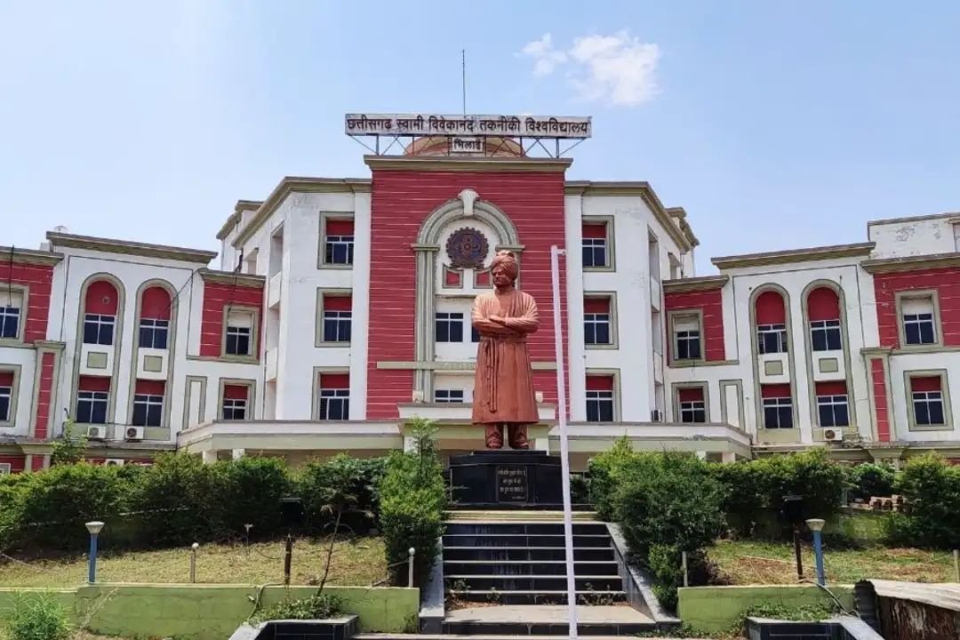 Bhilai News: छत्तीसगढ़ के इस कॉलेज में बड़ी गड़बड़ी, परीक्षार्थियों को दे दिया दूसरे विषय का पर्चा, परीक्षा हाल में पेपर देख छात्रों के होश उड़े