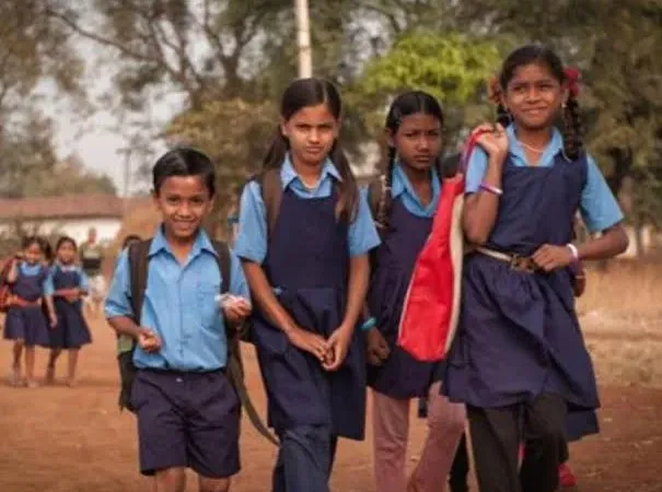 School Time Change: छत्तीसगढ़ में बदल गया स्कूलों का समय, इस दिन नहीं लगेगी सुबह की कक्षाएं, देखें नया टाइम टेबल