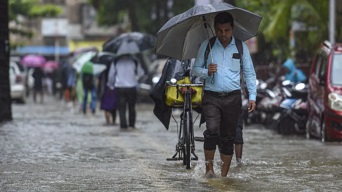Aaj Ka Mausam 23 August 2025: पिछले 24 घंटे से बरस रहे बदरा.. कई राज्यों में मूसलाधार बारिश के आसार, जानें मौसम का हाल