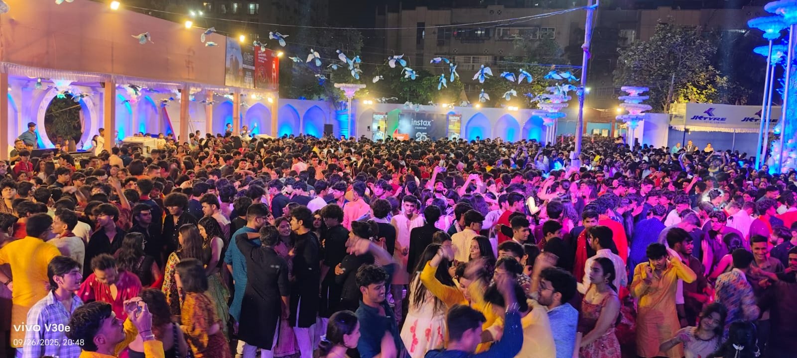 Navratri 2025: शिप्रा सनसिटी में स्वप्नलोक थीम पर सजा भव्य दुर्गा पंडाल, सांस्कृतिक कार्यक्रमों में दिखी छटा