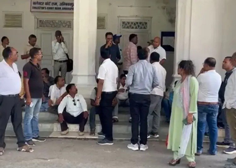 अंबिकापुर जनपद CEO को हटाने की मांग, पंचायत सचिव-सरपंच ने लगाया दुर्भावनापूर्ण कार्रवाई का आरोप, हड़ताल की चेतावनी