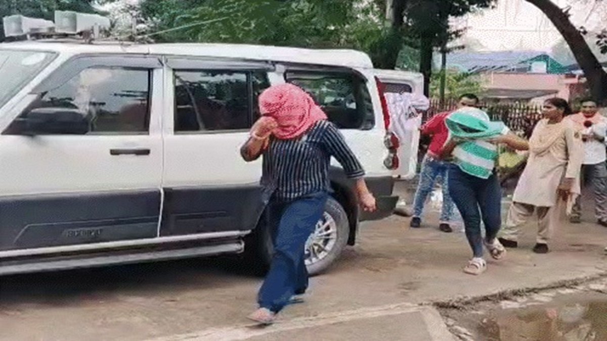 Bilaspur Sex Racket News: स्पा सेंटर की आड़ में चल रहा था सेक्स रैकेट, 6 लड़कियां गिरफ्तार, आपत्तिजनक सामान जब्त