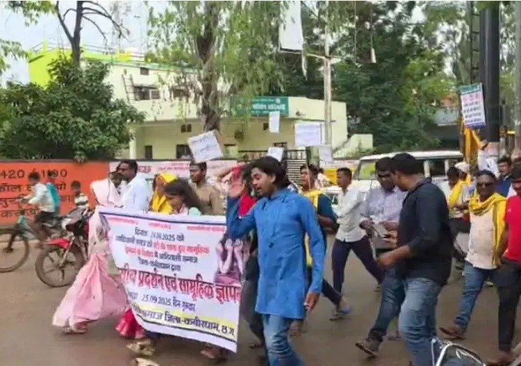 CG Gang Rape: कवर्धा में आदिवासी समाज का जंगी प्रदर्शन, आरोपियों को फांसी देने की मांग, 3 संदिग्धों को हिरासत में लिया