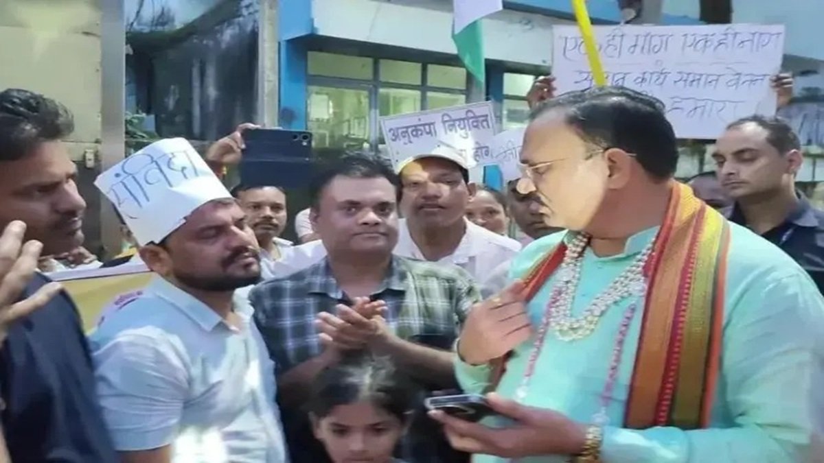 CG NHM Employees Protest: NHM कर्मियों से मिले स्वास्थ्य मंत्री श्याम बिहारी जायसवाल,15 मिनट तक सुनी मांगें, रायपुर में बैठक का दिया भरोसा