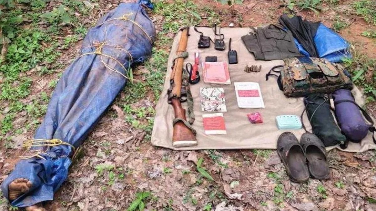 CG Naxal Encounter : कांकेर में पुलिस-नक्सली मुठभेड़, 8 लाख का इनामी माओवादी ढेर, थ्री-नॉट-थ्री रायफल समेत नक्सल सामग्री बरामद