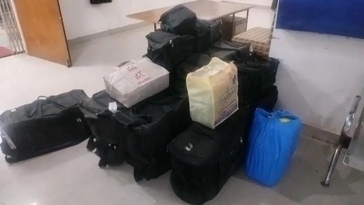 Kawardha Silver Smuggling : कवर्धा पुलिस की बड़ी कार्रवाई, ढाई क्विंटल चांदी की तस्करी का खुलासा, कार से 2.5 करोड़ की खेप बरामद