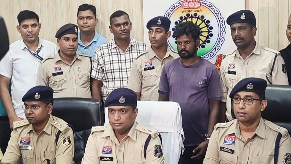Kharsia Murder Case : खरसिया हत्याकांड का पुलिस ने 48 घंटे में किया खुलासा, पड़ोसी और नाबालिग गिरफ्तार, वजह जान चौंक जाएंगे आप