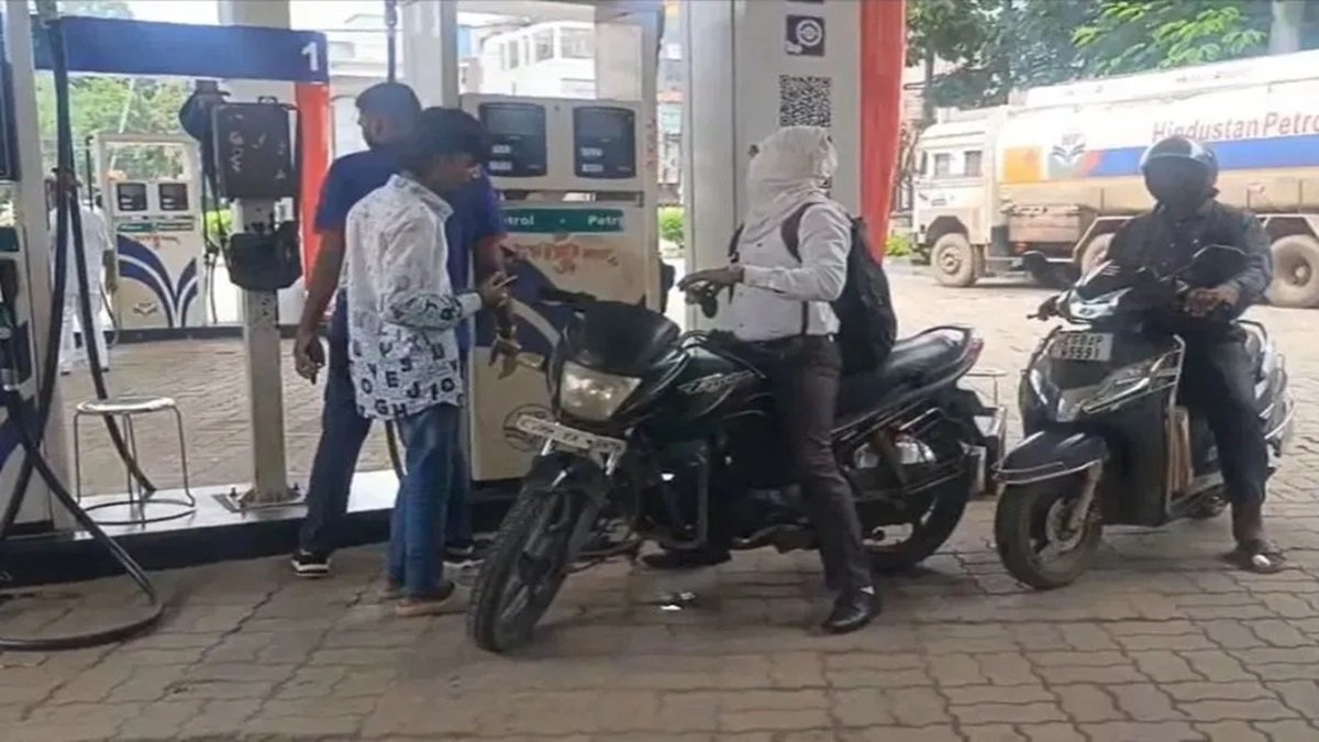 No Helmet No Petrol Raipur: रायपुर में बेअसर हुआ ‘नो हेलमेट-नो पेट्रोल’ अभियान, पंपों पर अब भी बिना हेलमेट मिल रहा पेट्रोल